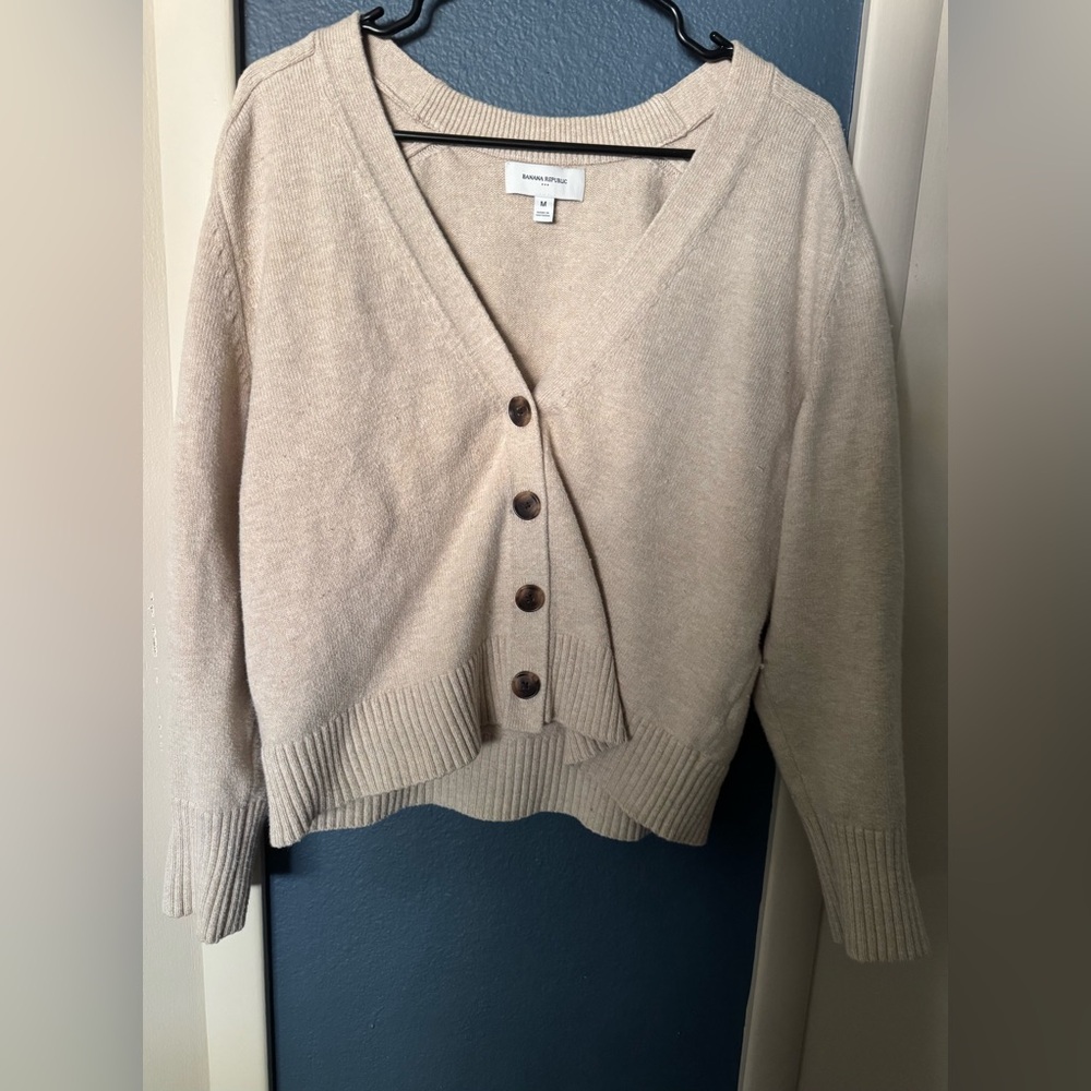 Banana Republic Women's Cream V-Neck Button-Up Cardigan